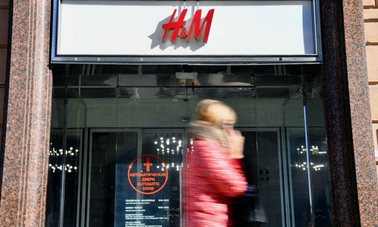 Фото - «Ъ»: H&M заплатил за 9 месяцев аренды торговых площадей в Москве после заявления об уходе