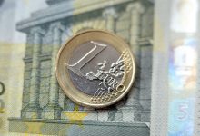Фото - Экономист Митрахович объяснил падение курса евро запуском «печатного станка»