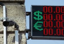 Фото - Аналитик Антонов заявил о возможном укреплении рубля до 50 за доллар из-за новых санкций