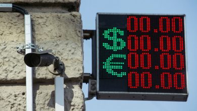 Фото - В Минэке заявили о возможном ослаблении рубля до 72,2 за доллар к 2025 году